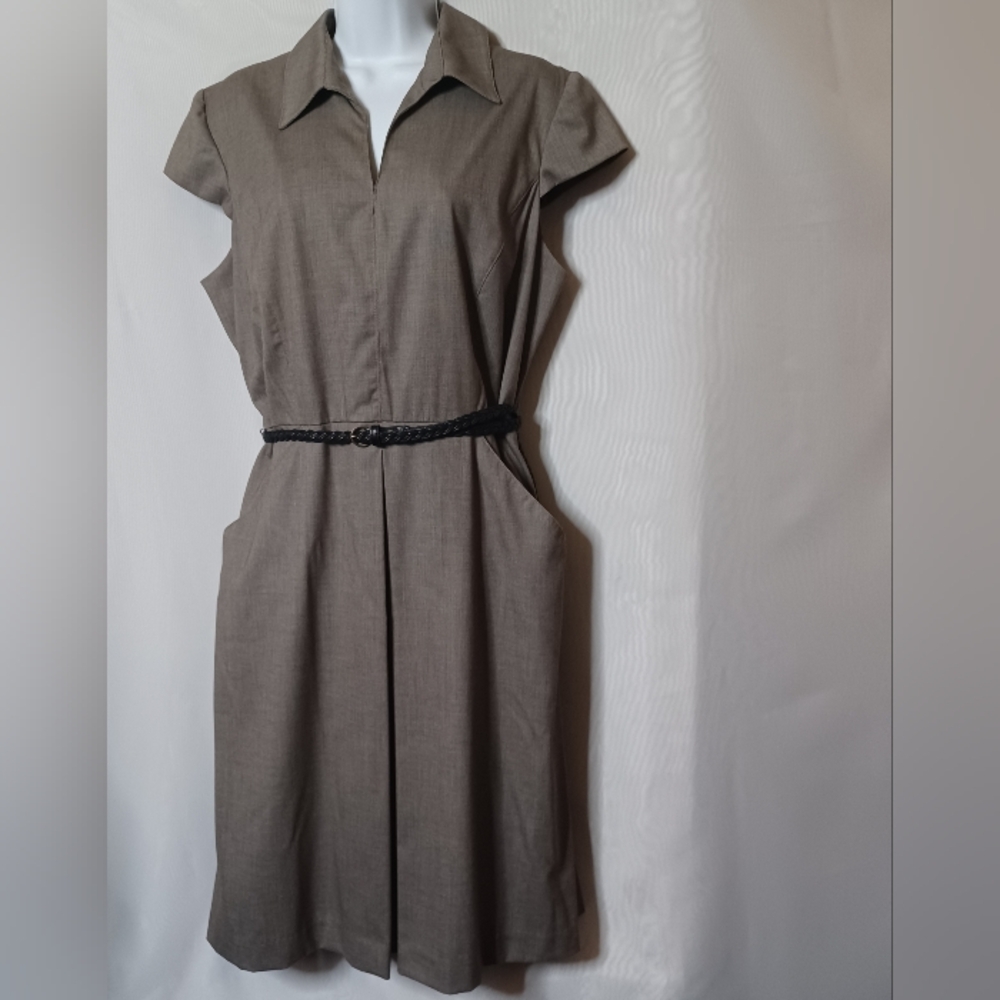 Sandra Darren Women's Tan Midi Dress With Cap Sleeve. Size 16